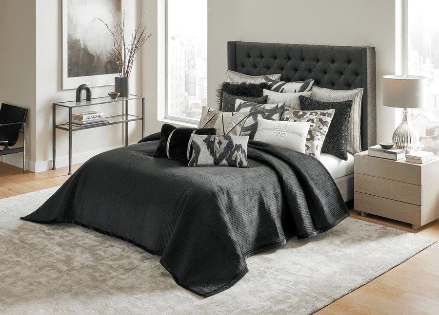 Amara Black Quilt